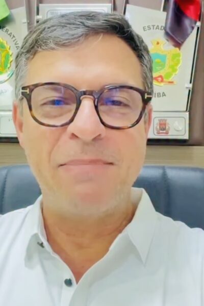 Confiando na suspensão da inelegibilidade, Vitor Hugo se mantém na disputa por vaga na AL