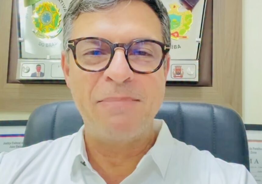Confiando na suspensão da inelegibilidade, Vitor Hugo se mantém na disputa por vaga na AL