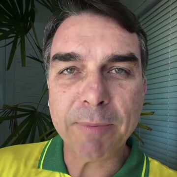 Pela segunda vez, Flávio apresenta carta do pai para se validar na disputa pela presidência