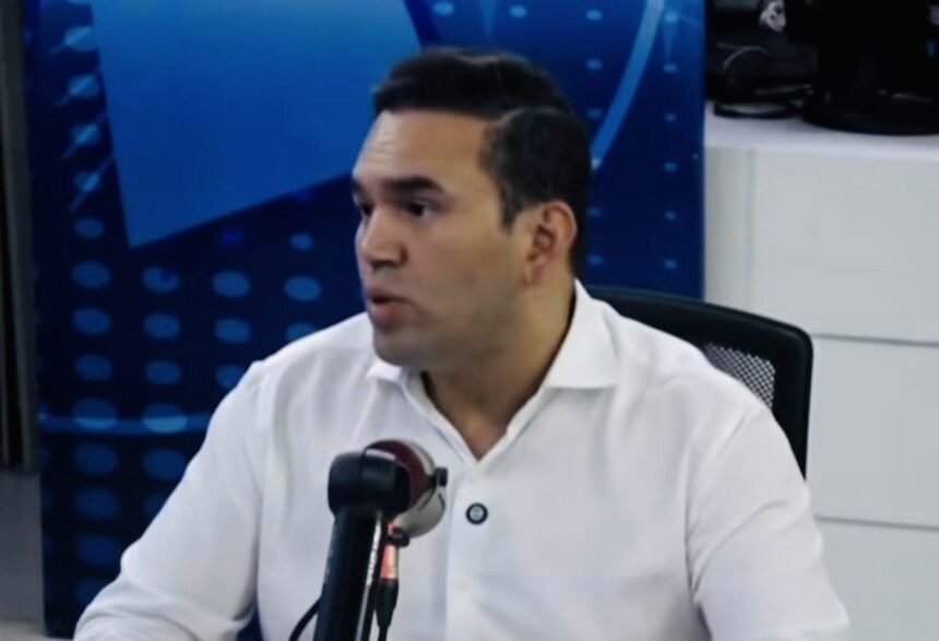 Screenshot Jhony não “solta” João, já se abraçou com Veneziano e flerta com Nabor