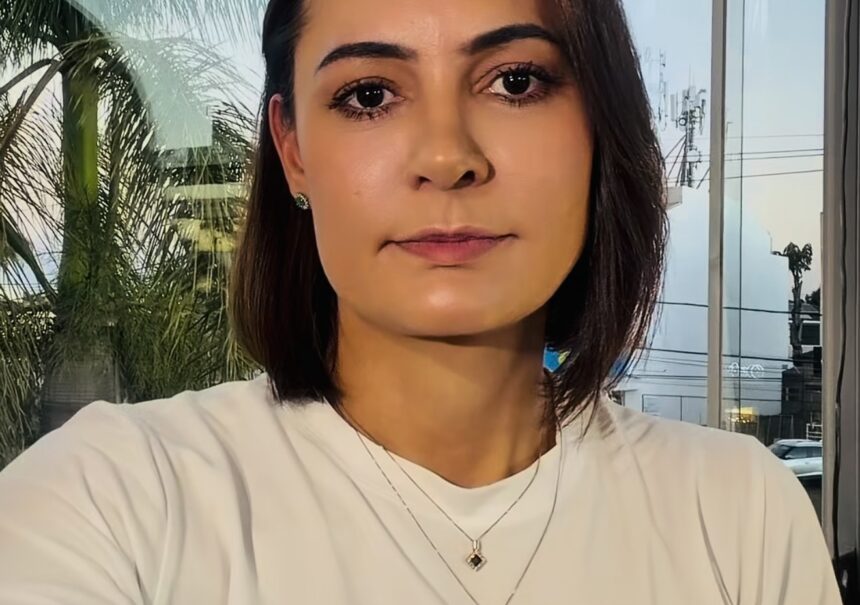 Screenshot Um mês após Michelle “romper” e em queda nas pesquisas, Flávio Bolsonaro pede desculpas à ex-primeira-dama