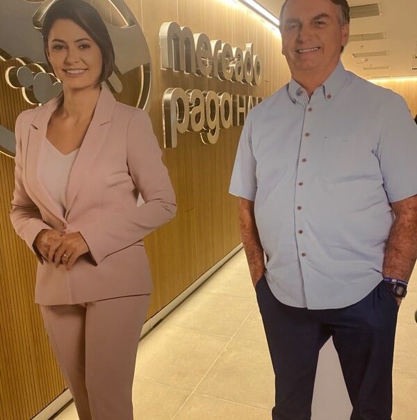 img_1132 Michelle manda um “Deus abençoe” a Flávio Bolsonaro, mas não vai à convenção