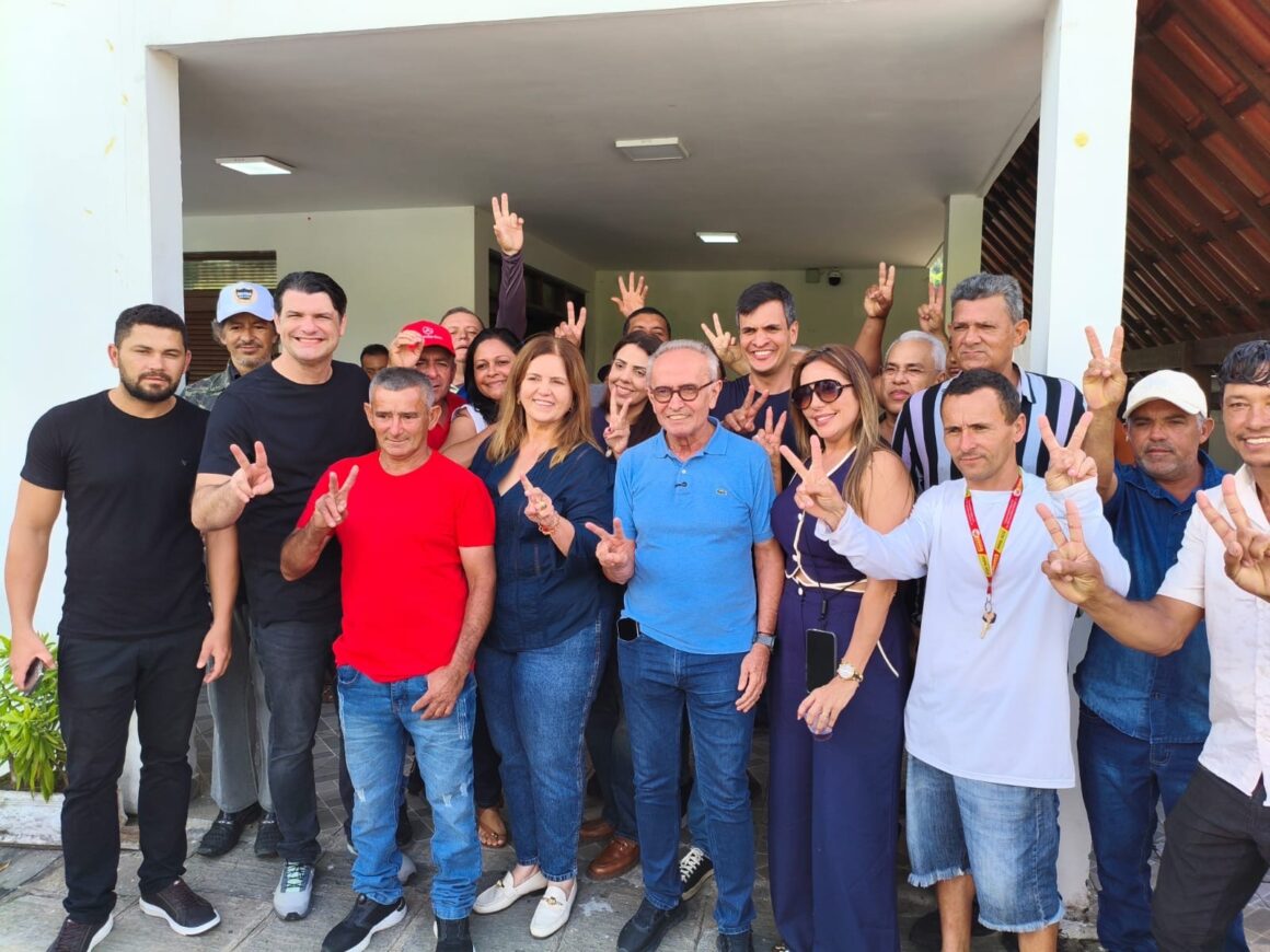 27c616dc-14ac-47cc-9c0e-873b839c3d09 Cícero Lucena recebe adesão de grupo de oposição em Bananeiras