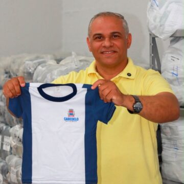 3999d5a3-21e5-49ff-bf02-36bc9edc365a Prefeito de Cabedelo reforça investimentos na educação com entrega de fardamentos e kits