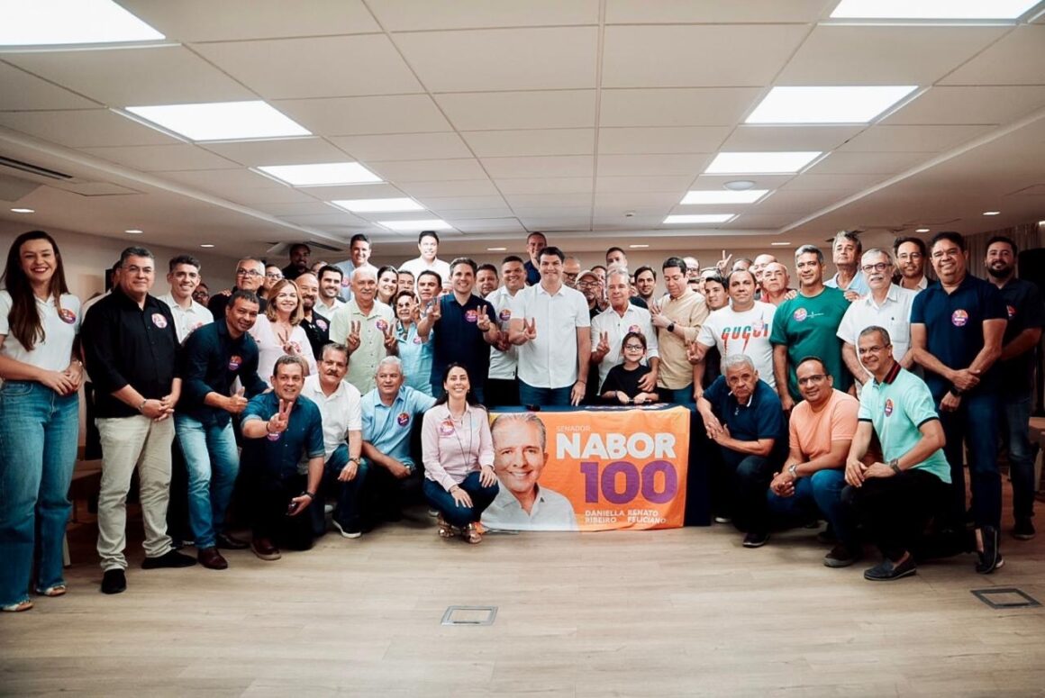 45189f66-77c0-4d3e-9c86-a073f661c66f Leo fecha ciclo, decide apoiar Nabor, que entra no maior colégio eleitoral da Paraíba