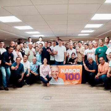45189f66-77c0-4d3e-9c86-a073f661c66f Leo fecha ciclo, decide apoiar Nabor, que entra no maior colégio eleitoral da Paraíba
