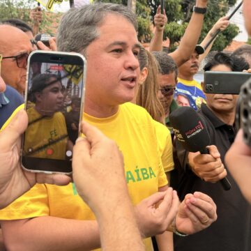 Na chegada à convenção, Efraim Filho diz que chapa terá apenas um nome ao Senado
