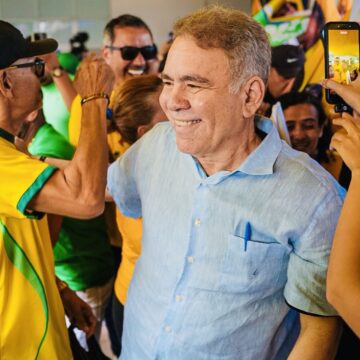 Marcelo Queiroga registra Flávio Amaral e Carol Morais como suplentes
