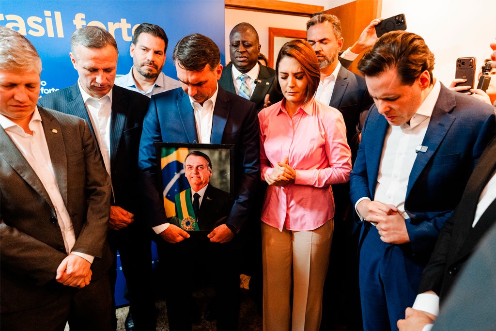 img_1580 Para alívio da direita bolsonarista, Michelle e Flávio Bolsonaro fazem as pazes