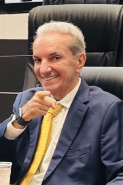 Mikika Leitão usa rede social para críticas a Veneziano: “falta de palavra”